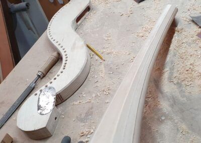 Construcción de Pilar y cuello para antigua arpa celta Camac Melousine. Camac Melousine harp restoration
